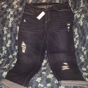 White House Black Market Capris